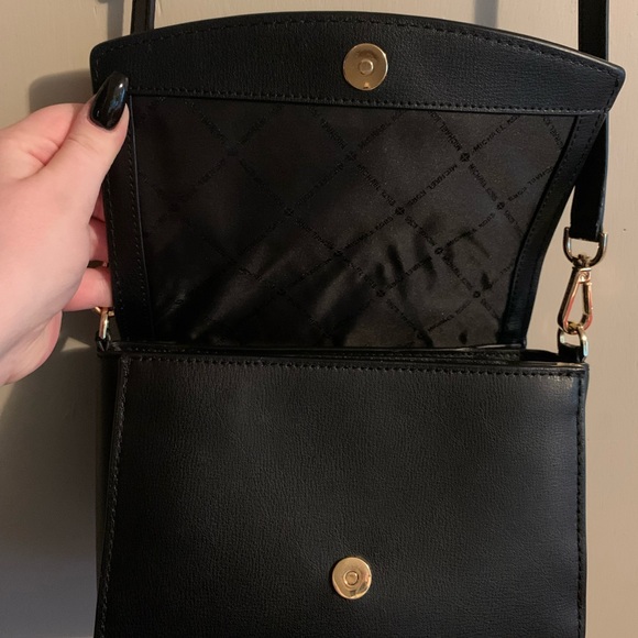 *SOLD* Black Michael Kors crossbody bag - Picture 3 of 7